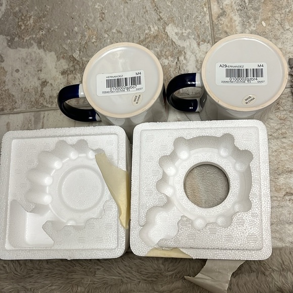 NWT Set Of Two Coffee Mugs From NYC - Picture 9 of 11